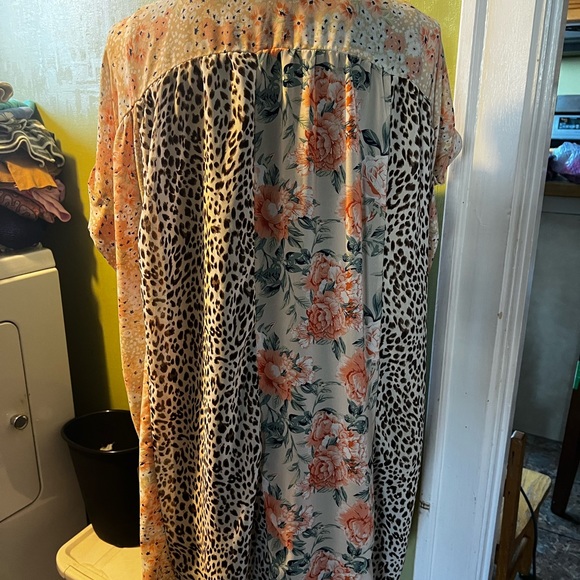 Umgee tunic length top - Picture 2 of 6